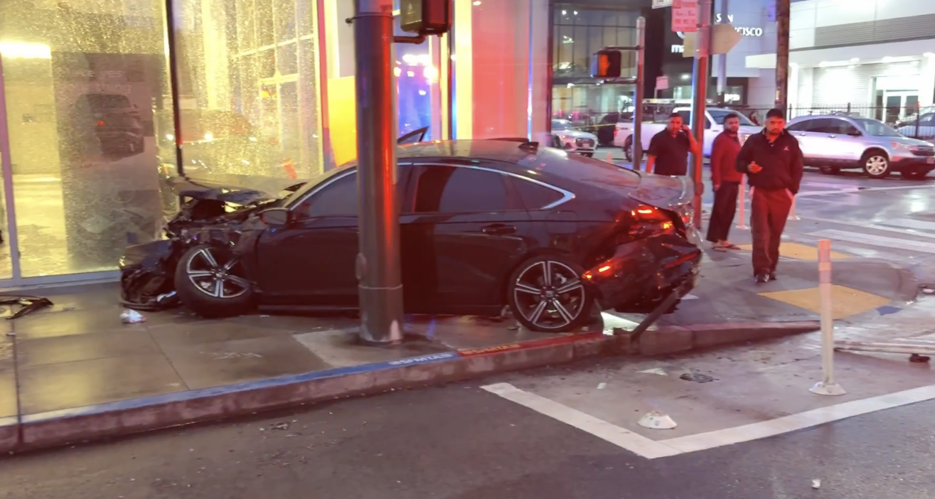 SFPD Car Chase in Mission District ends in wreck