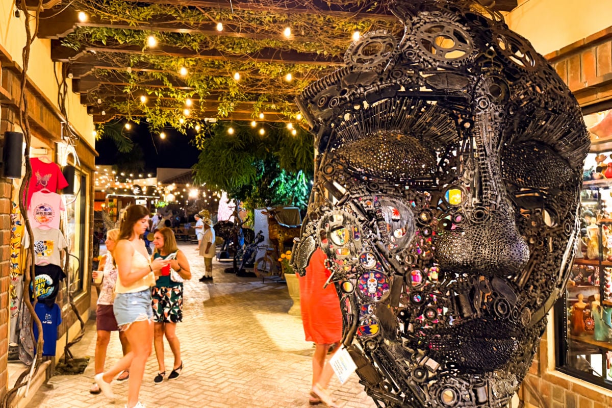 Side street at San Jose del Cabo Art Walk