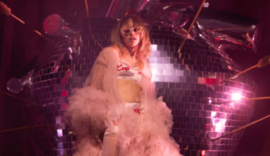 Suki Waterhouse Opens Loveland Tour at Hollywood Forever