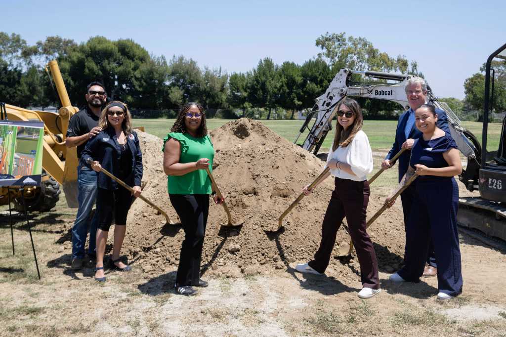 Wilmington center breaks ground for $1 million children’s playground – Daily Breeze