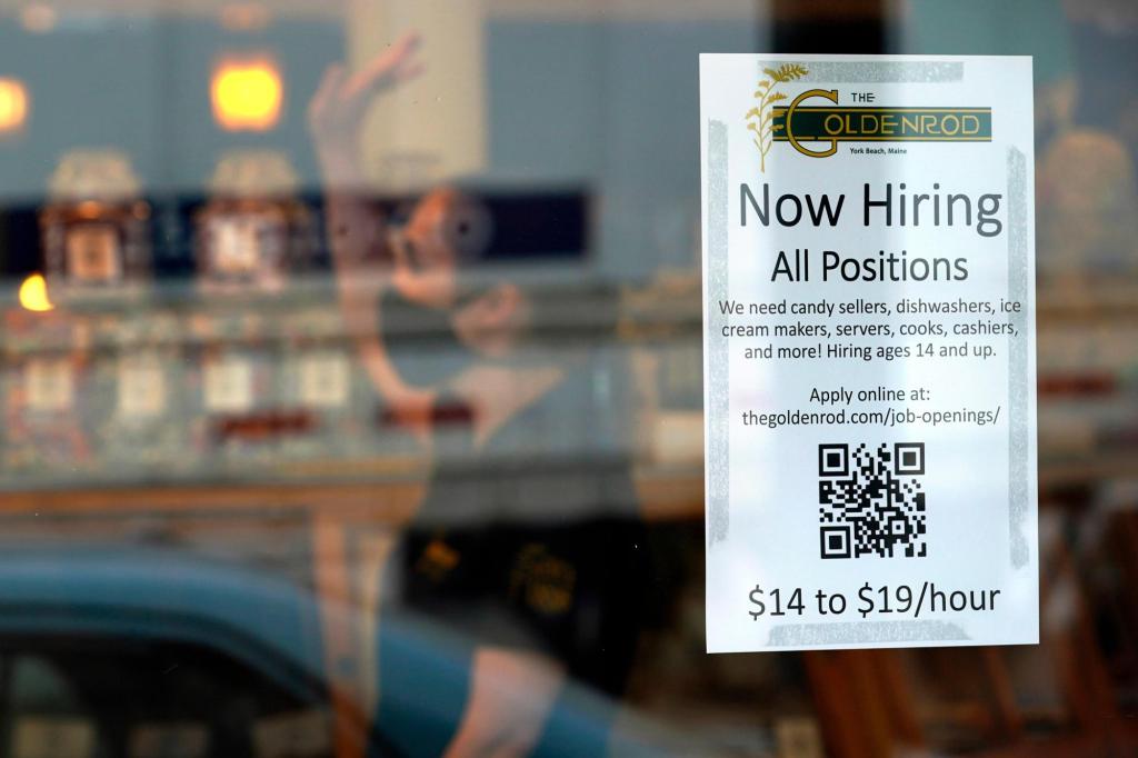 US weekly unemployment claims fall to 208,000, fewest in 10 weeks