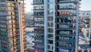 Downtown L.A.'s "graffiti towers" are getting cleaned, six years after construction stalled