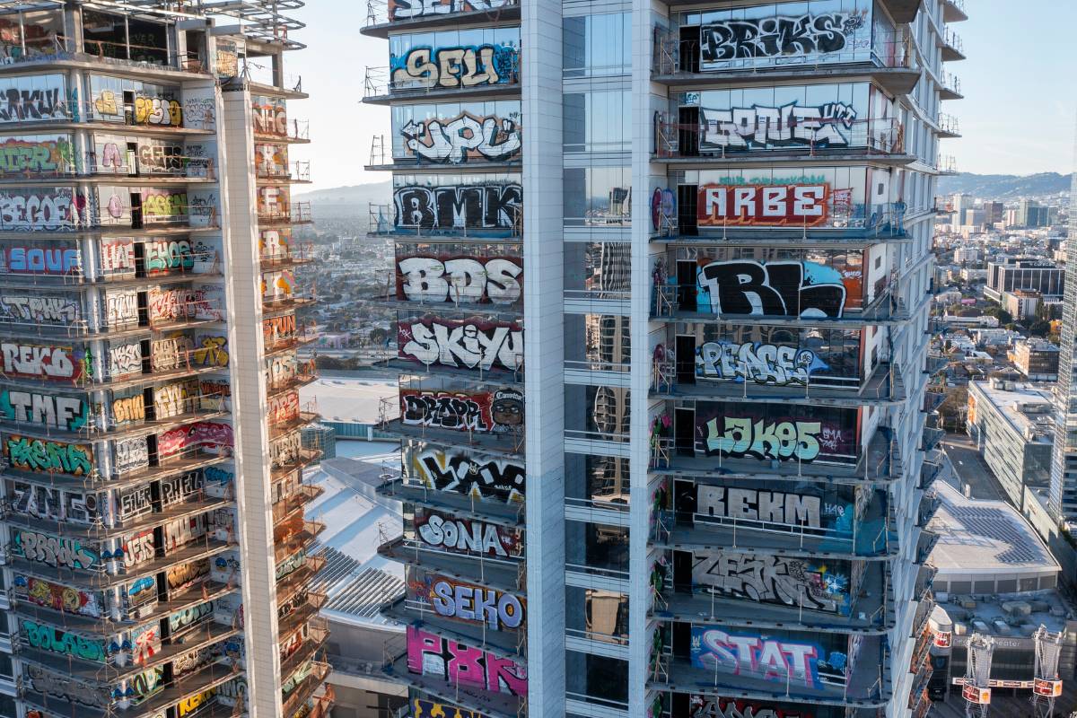 Downtown L.A.'s "graffiti towers" are getting cleaned, six years after construction stalled
