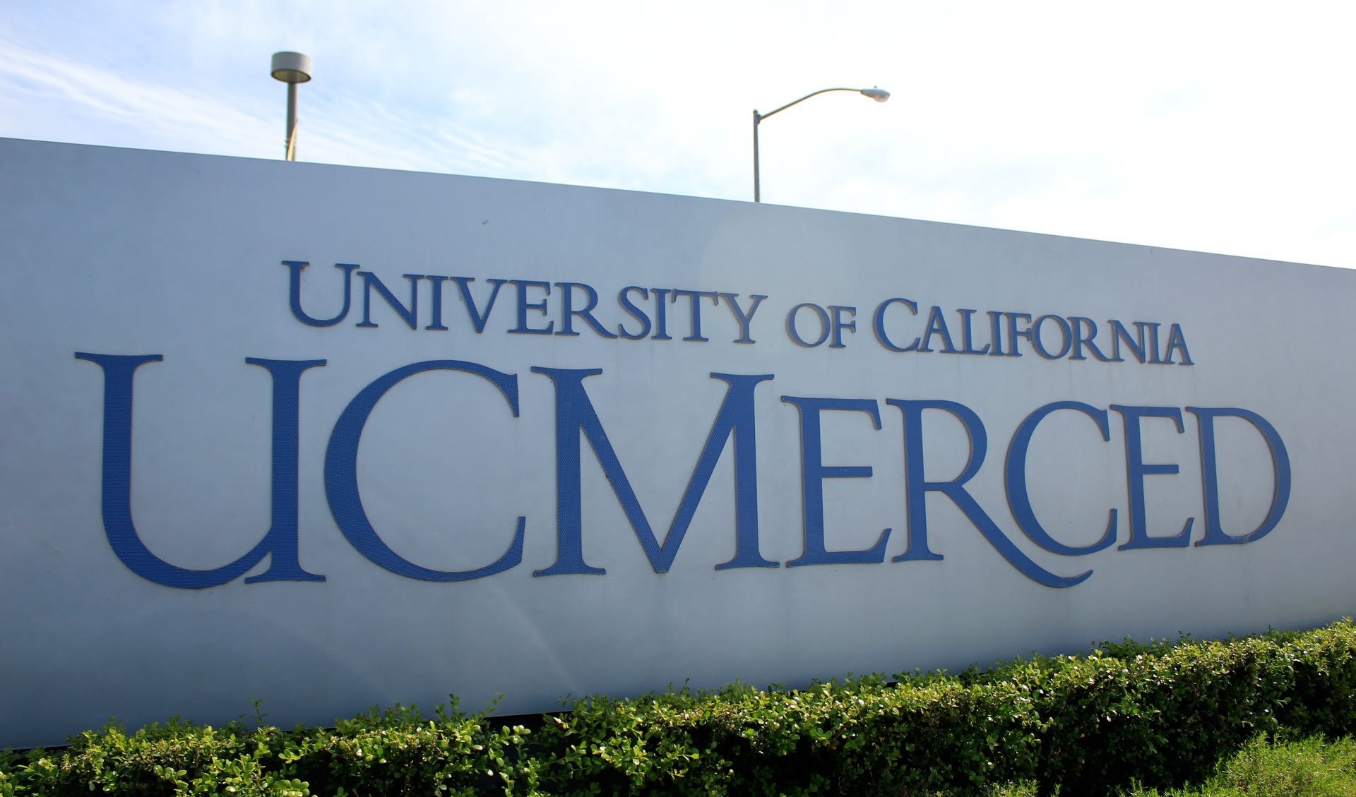 A sign marking the entrance to UC Merced.