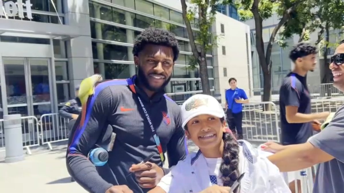 USMNT players sign autographs outside team hotel in San Jose – NBC Bay Area