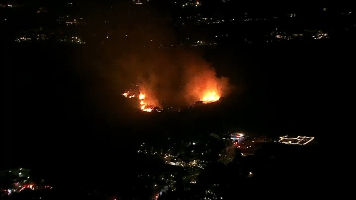 Brush fire burns in West Covina on Fourth of July – NBC Los Angeles