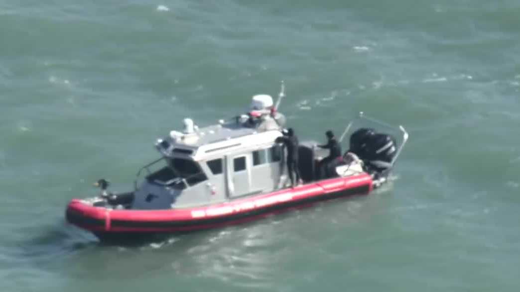 1 dead, 1 missing after pontoon boat fire near Alcatraz Island off San Francisco