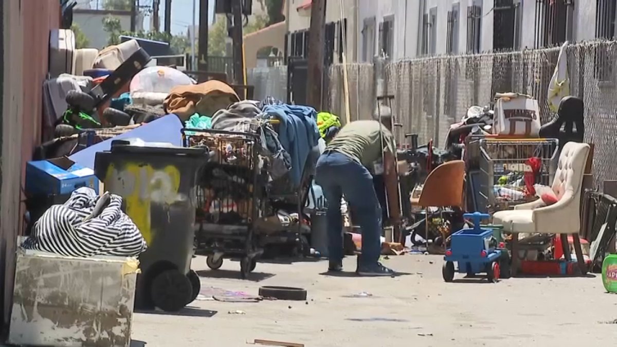 South LA alley filled with trash coming from homeless encamp – NBC Los Angeles