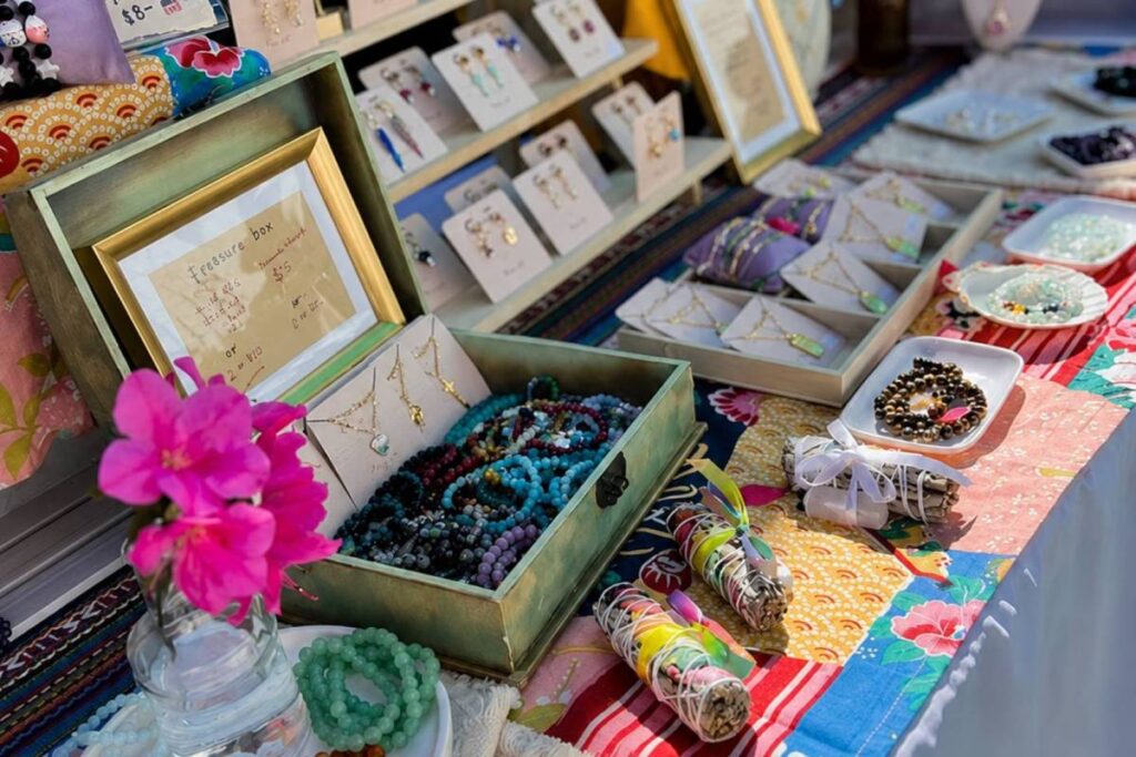 One of L.A.’s favorite free outdoor art markets returns to Echo Park this Sunday with 20+ local makers, fresh handrolls, and live music