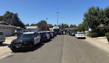 Robbery suspect shot by deputies in La Riviera neighborhood, Sacramento sheriff says