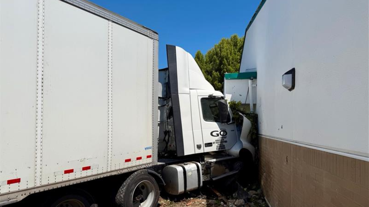 Big rig crashes into Anna Kirchgater Elementary School in Sacramento County