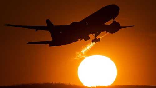 How to eat and drink to minimize jet lag