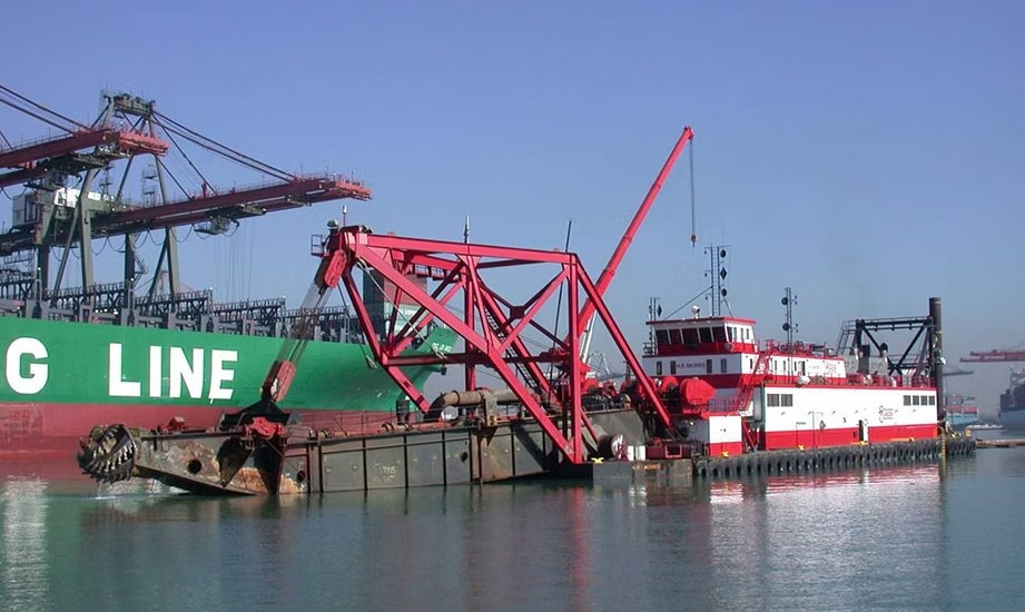 Manson nabs $12.9M Oakland dredging deal