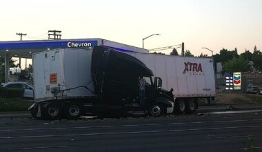 Sacramento County crash leaves big rig jackknifed, pickup driver arrested