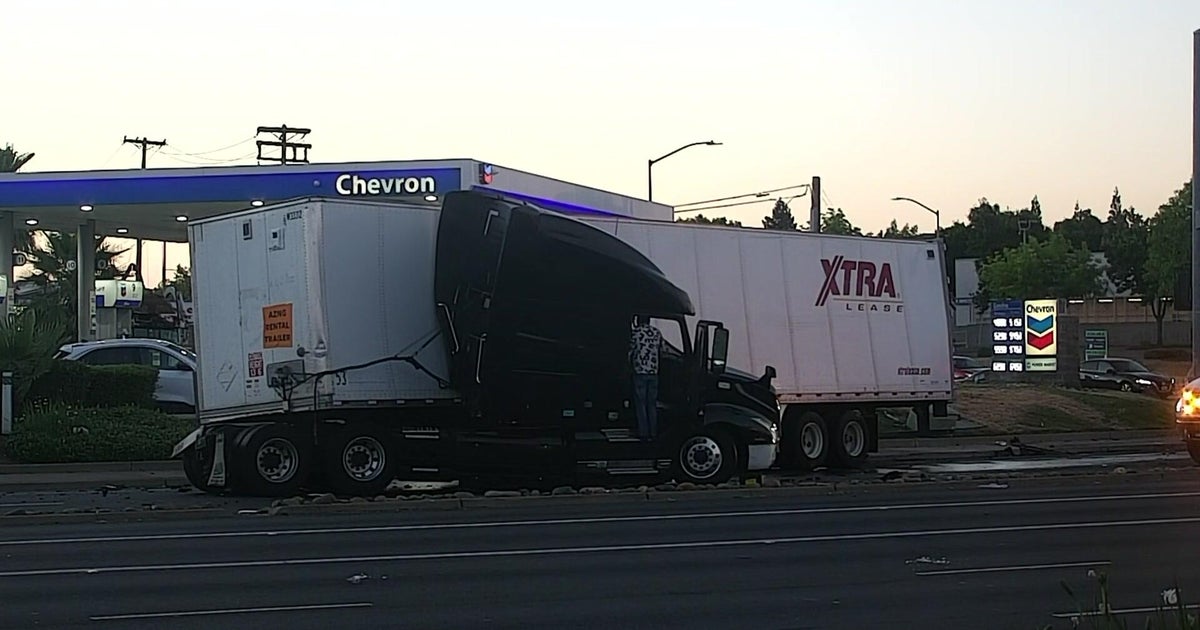 Sacramento County crash leaves big rig jackknifed, pickup driver arrested