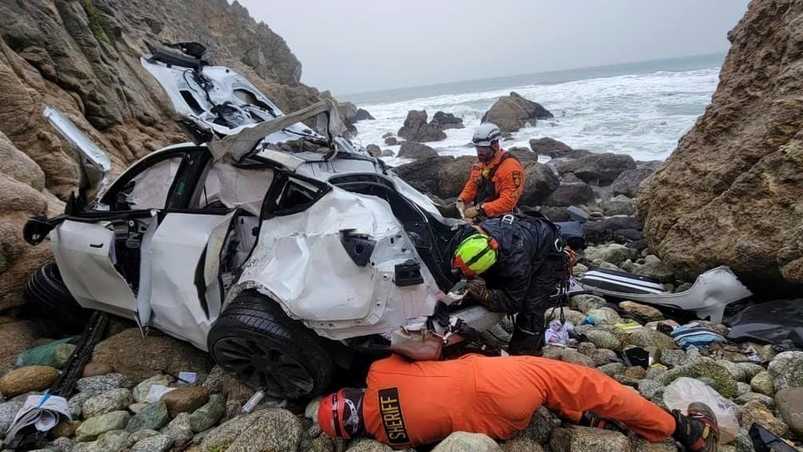 Charges against California dad who drove family off cliff dropped