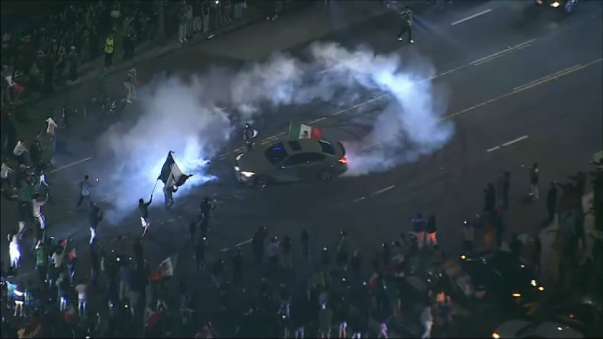 Mexico fans celebrate team’s advancement to Round of 16 in World Cup – NBC Los Angeles