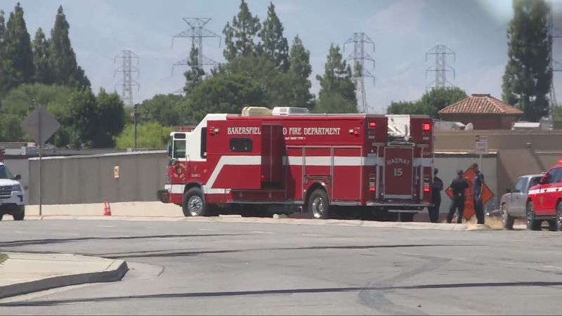 Coffee Road between Stockdale Highway and Truxtun Avenue closed due to a gas leak in the area Thursday morning. PHOTO: KBAK/KBFX