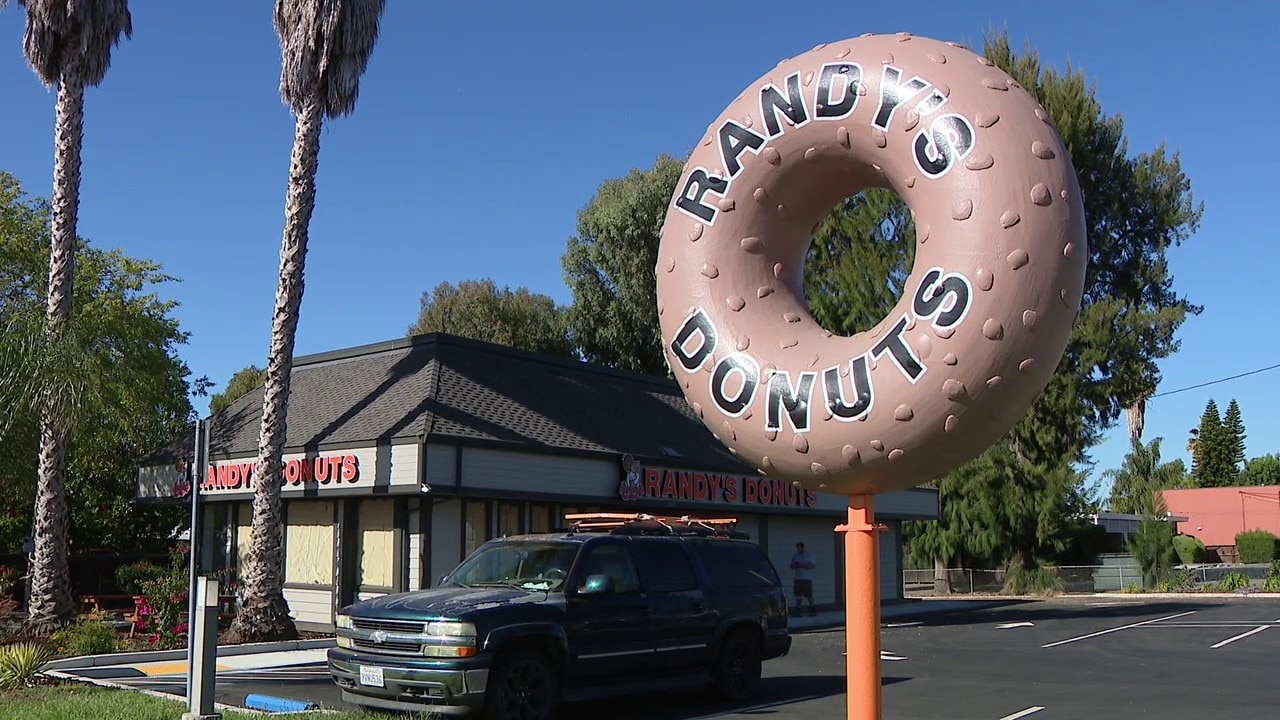 Randy's Donuts opens first Bay Area location in Santa Clara