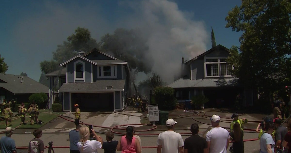 Bystanders help rescue man from fire that burned 2 Antelope homes
