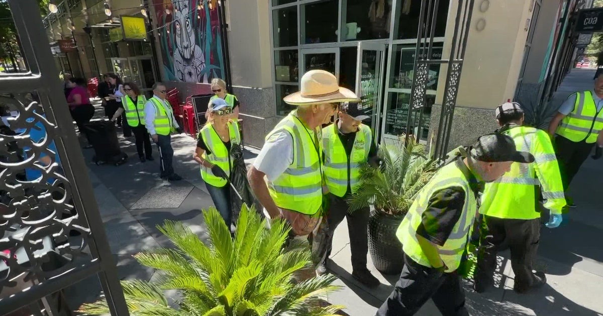 Downtown Sacramento businesses tired of garbage launch volunteer crew to clean up their block