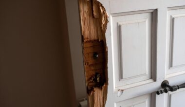 Deputies warn Santa Clarita residents about "door kick challenge"