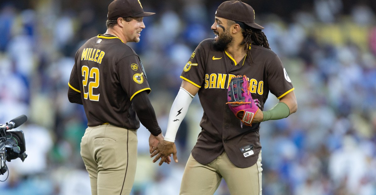Padres beat Dodgers to avoid sweep, snap losing streak