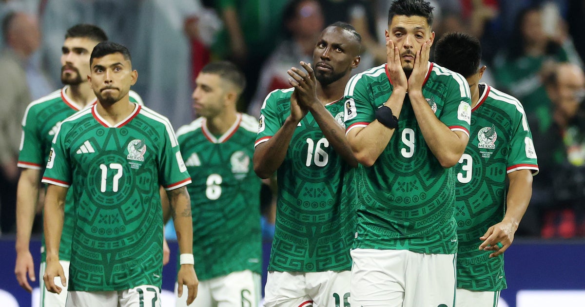 Mexico falls 3-2 to England, ending World Cup run in heartbreaking loss