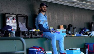 Dylan Cease takes no-hit bid into 9th as Blue Jays crush Giants