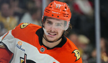 Carlsson gets offer sheet from Flyers; Ducks can match