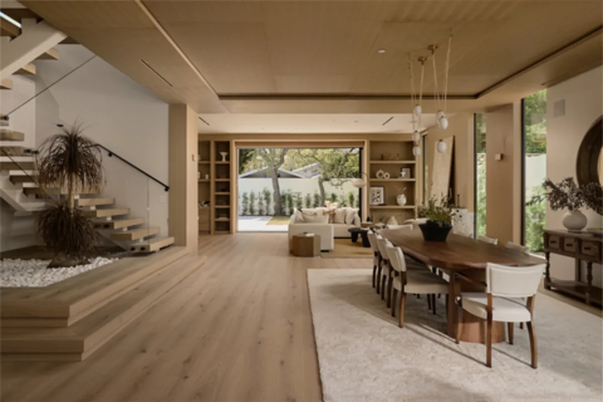 Lauren Ravitz of Berkshire Hathaway HomeServices California Properties Debuts One of Westwood’s Most Distinctive New Luxury Residences
