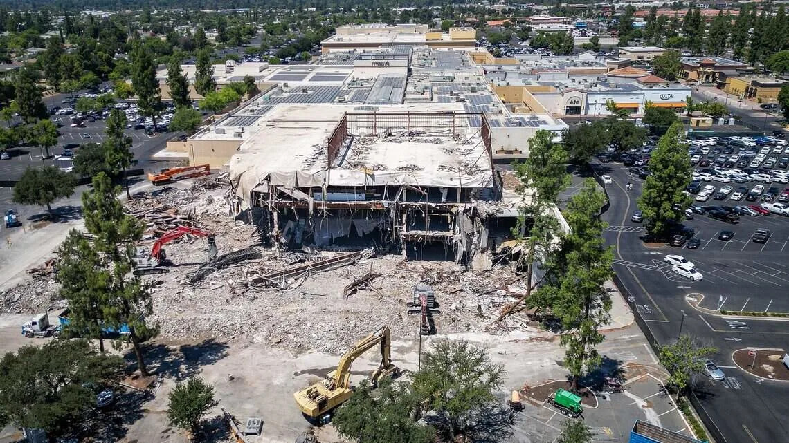 See the demolition of the old Gottschalks/Forever 21 at Fresno’s Fashion Fair