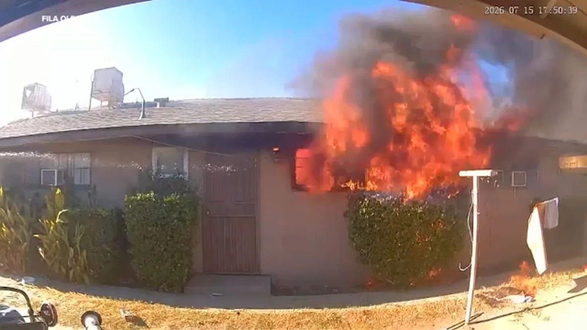 1 person found dead after apartment fire in Central Fresno