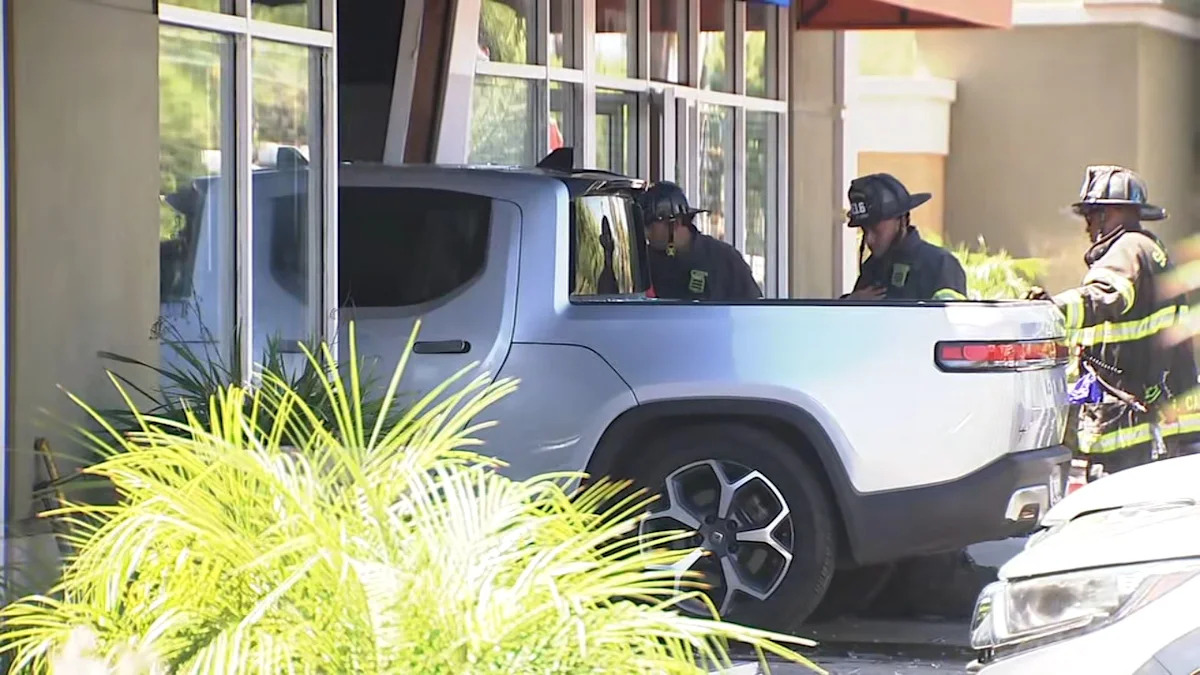 1 person injured after pickup truck crashes into San Jose business, police say