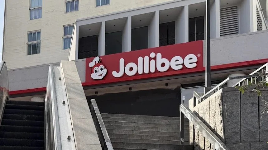 Jollibee storefront at 934 Market St. in San Francisco. The location takes over a former Payless shoe store. (KRON4 Photo)