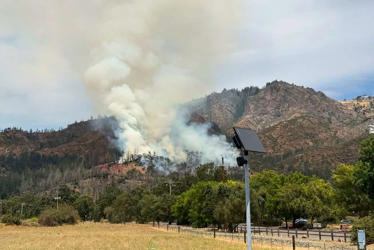 Two wildfires burn in California wine country, prompting evacuations