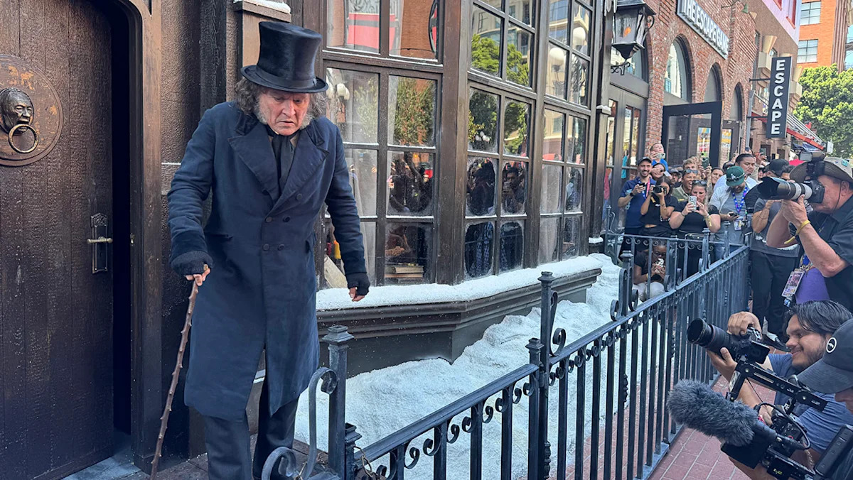 Johnny Depp Surprises Comic-Con as Ebenezer Scrooge on Streets of San Diego: “It’s Good to Be Back”