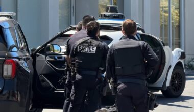 Waymo car delivers misbehaving teens to California police – WSB-TV Channel 2