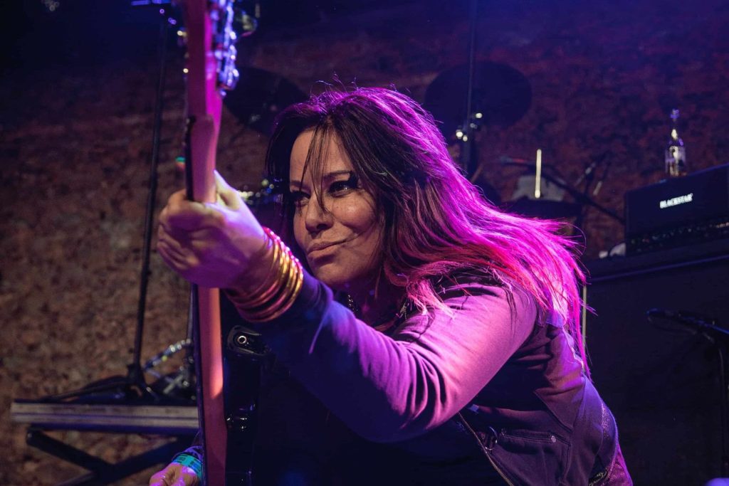 Jennifer Finch, L7 Bassist and Los Angeles Punk Figure, Dies at 59