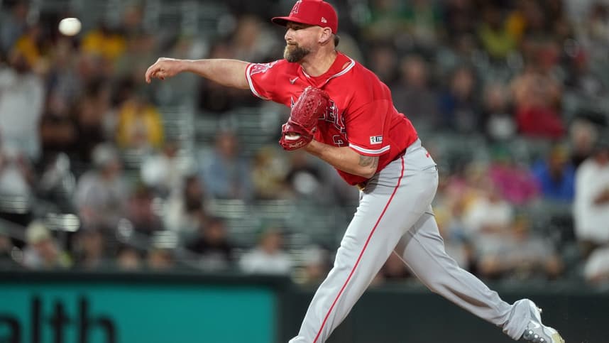 Kirby Yates throwing a pitch before a possible Yankees deadline push