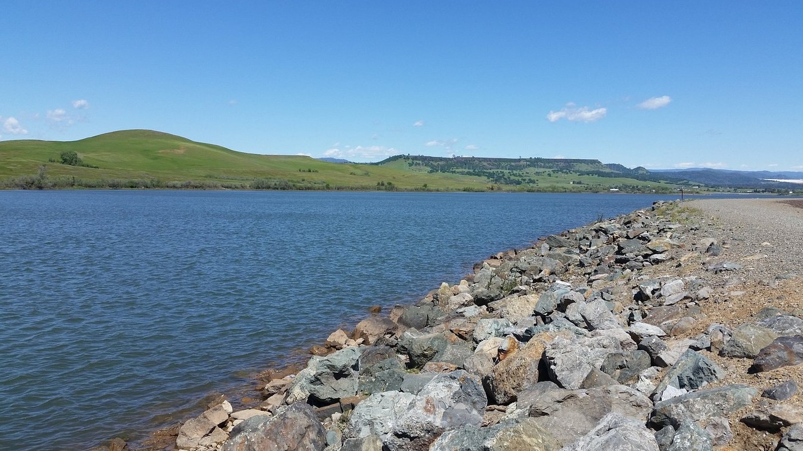 Between Sacramento And Redding Is A Friendly Village With Lake Fun, River Trails, And A Sandy Beach