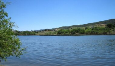 Between Bakersfield And LA Is A West Coast Gem To Retire To With Lake Views, Hiking, And Camping