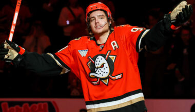 Ducks match Carlsson 5-year, $90 million offer sheet from Flyers