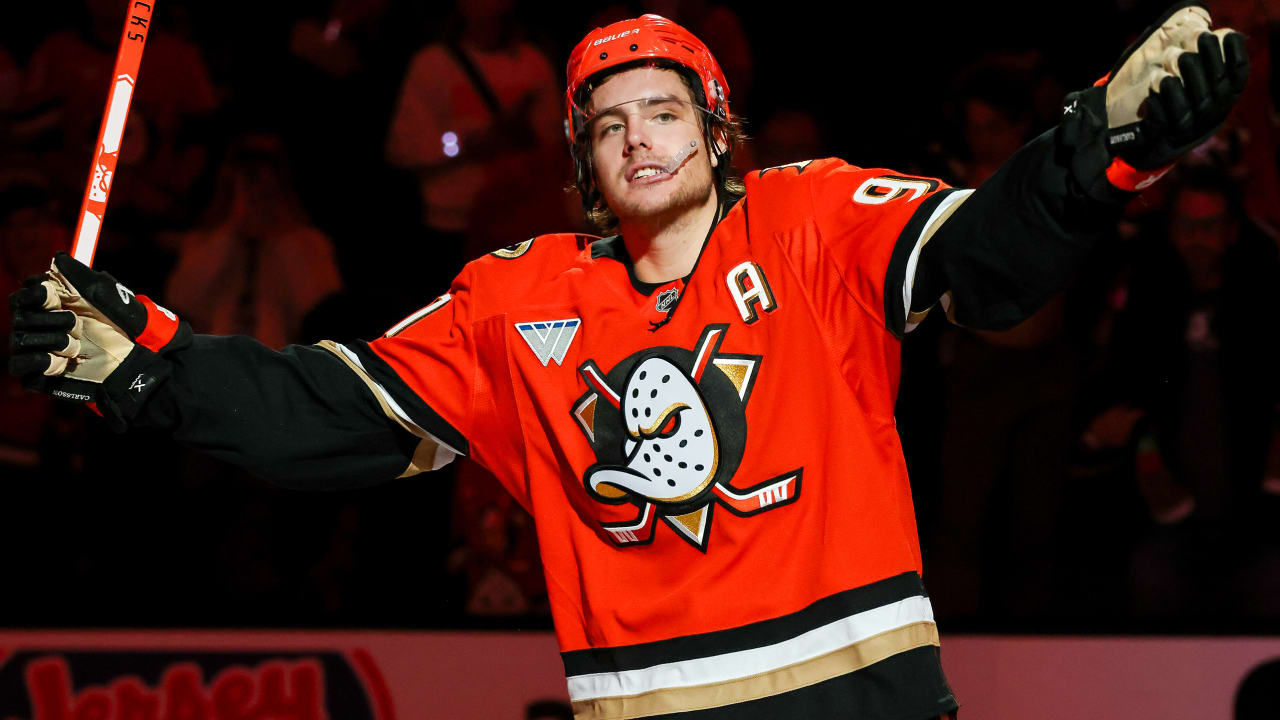 Ducks match Carlsson 5-year, $90 million offer sheet from Flyers