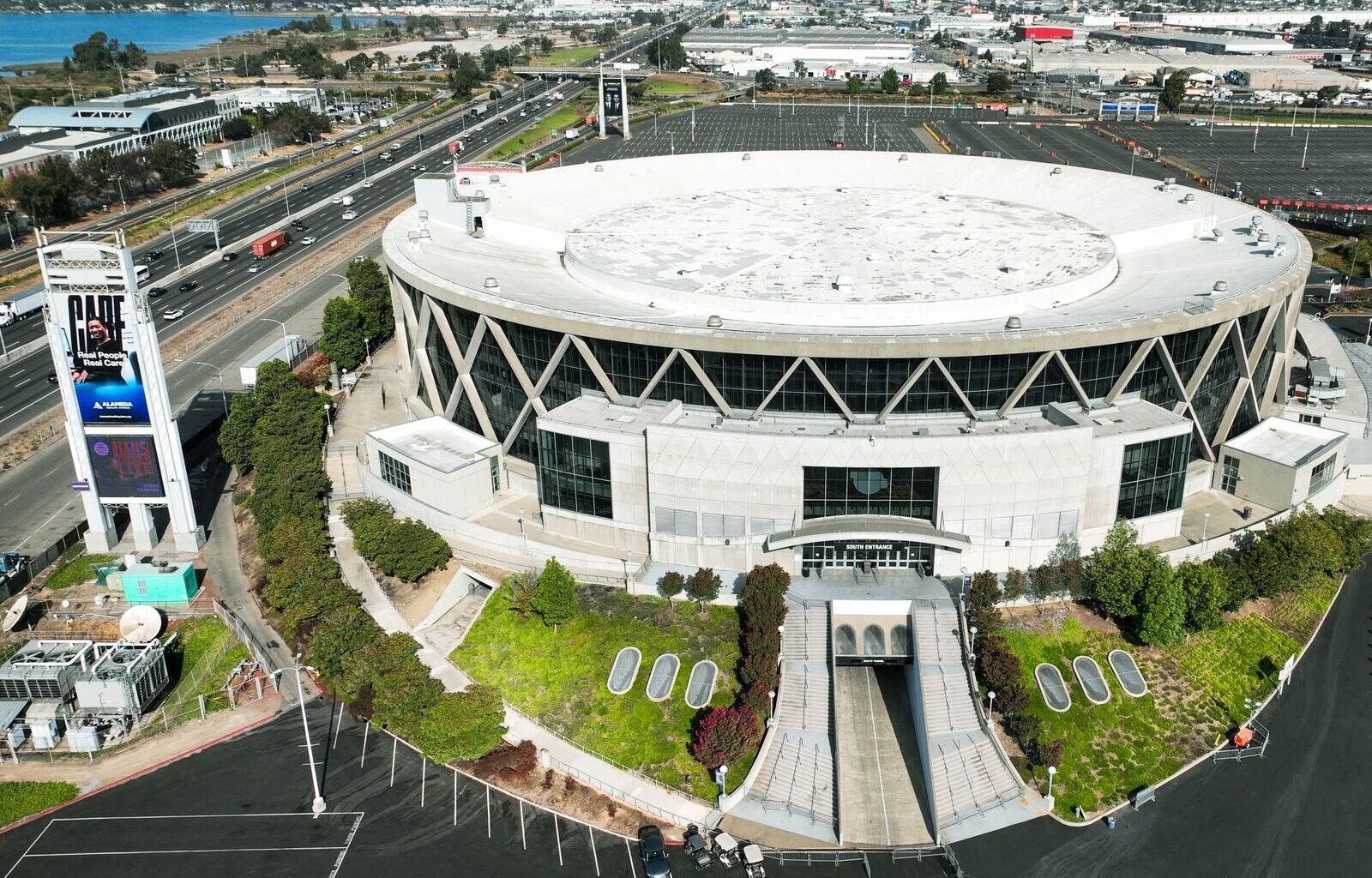 Lucrative Oakland Arena becomes key component of larger Coliseum deal