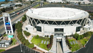 Lucrative Oakland Arena becomes key component of larger Coliseum deal
