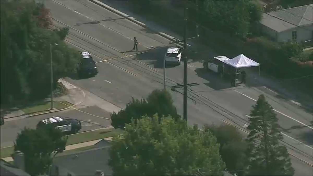 Off-duty officer fires shots after being held at gunpoint, robbed – NBC Los Angeles