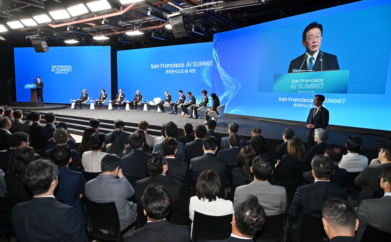 President Lee Jae Myung delivers the San Francisco AI Declaration at the San Francisco AI Summit held at The Midway in San Francisco on Friday. (Yonhap)
