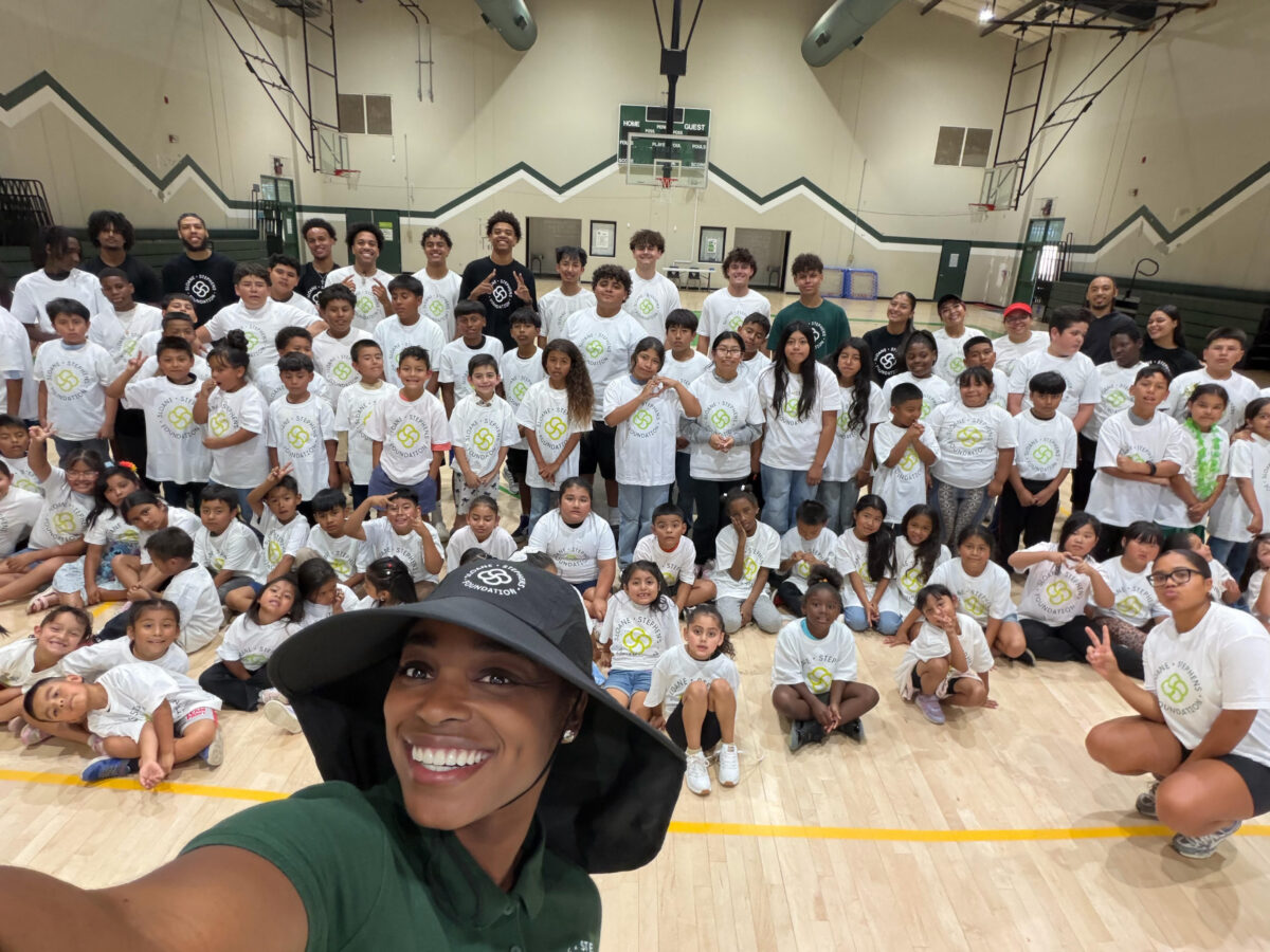 Selfie shot of Sloane Stephens with students