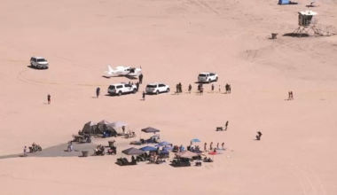 Small plane lands on beach in Huntington Beach – NBC Los Angeles